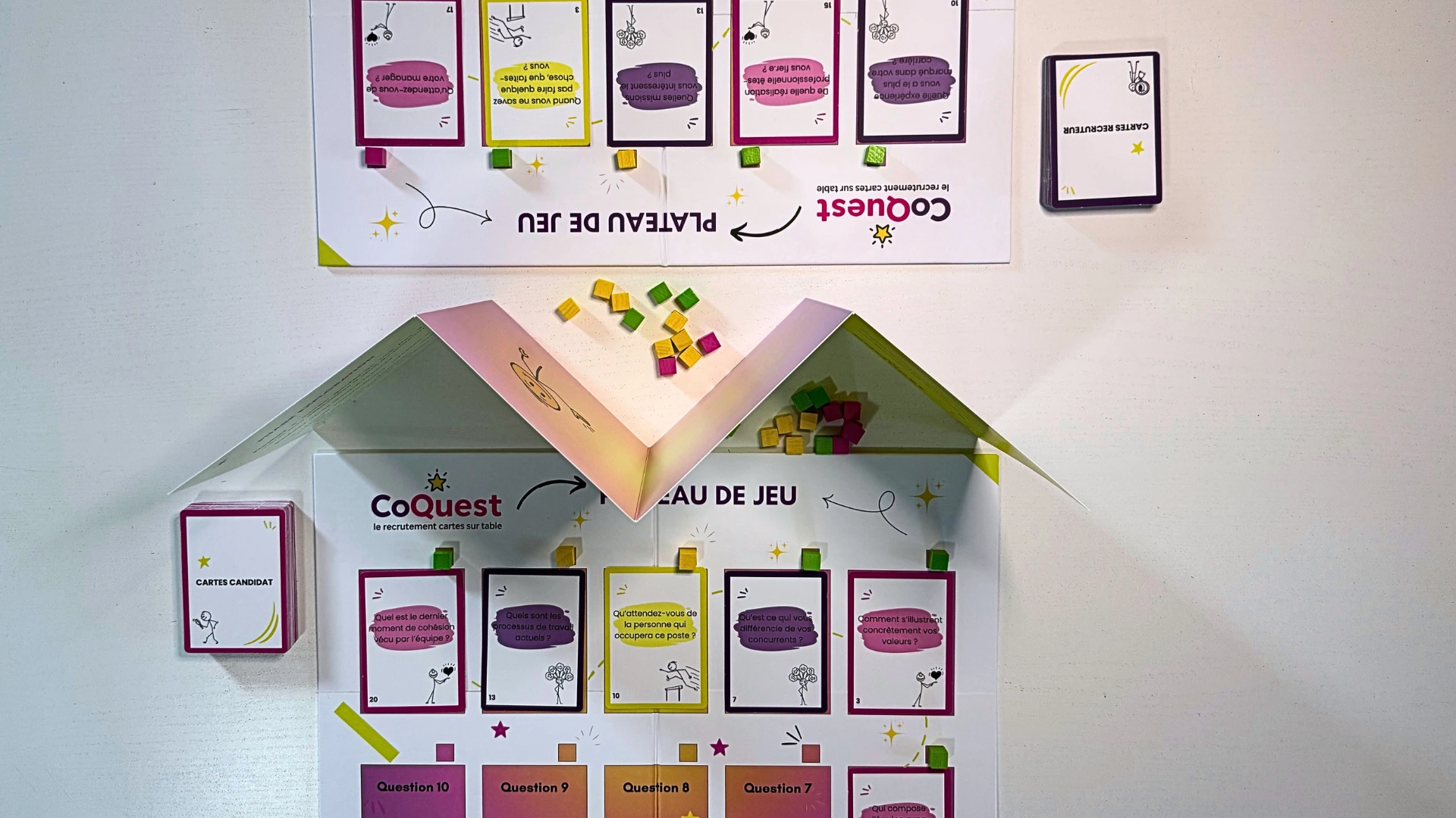 Jeu de plateau recrutement CoQuest — boîte, plateau et cartes