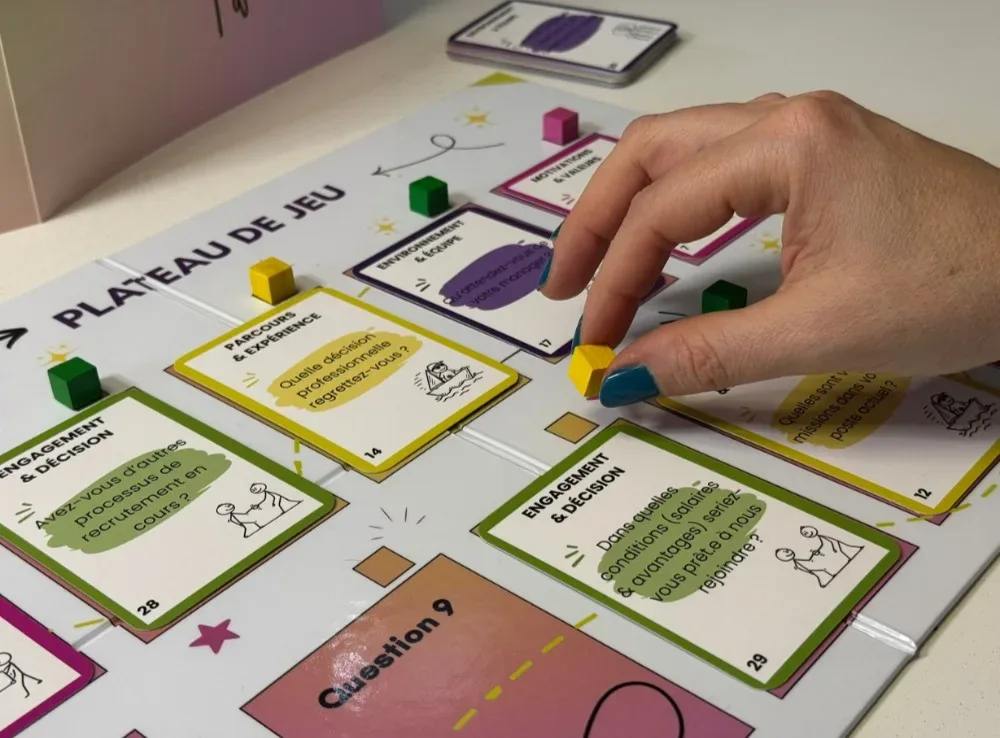 Jeu de recrutement CoQuest — plateau de jeu et cartes